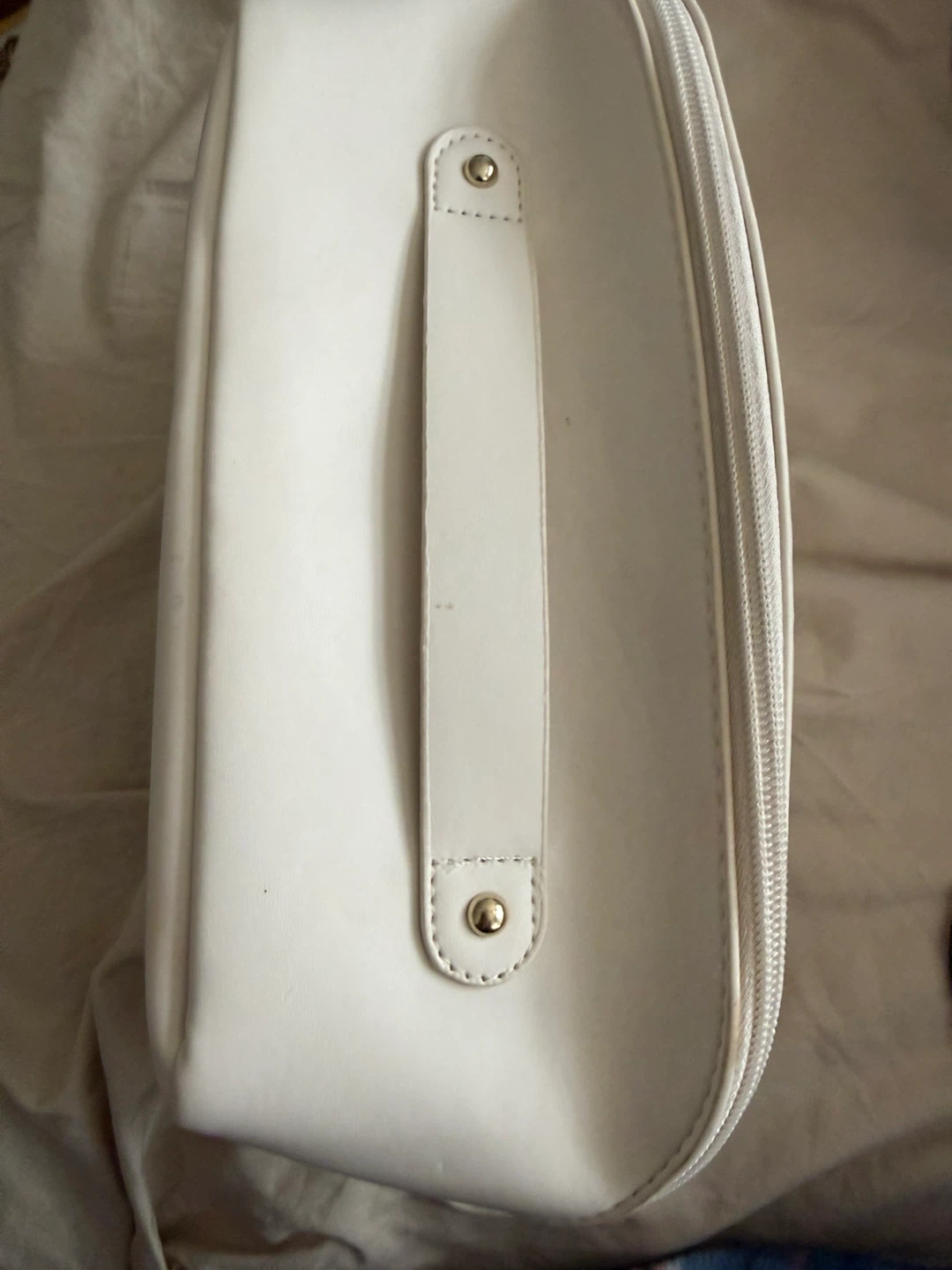 Artistry White Cosmetic Bag - photo 2