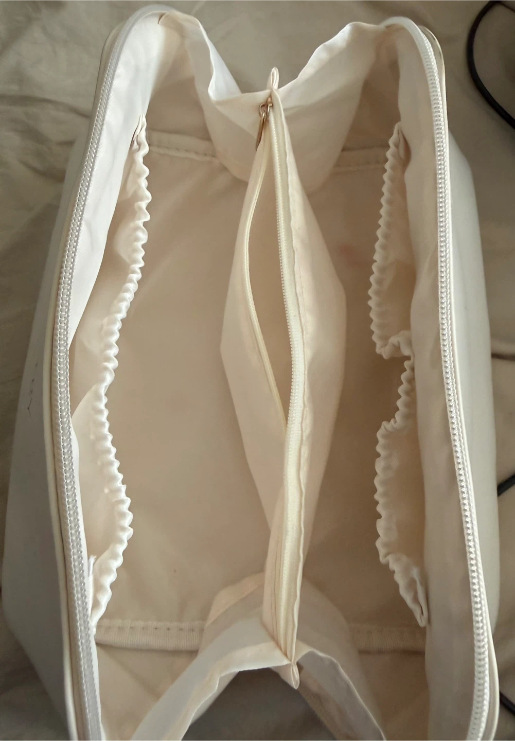 Artistry White Cosmetic Bag - photo 3