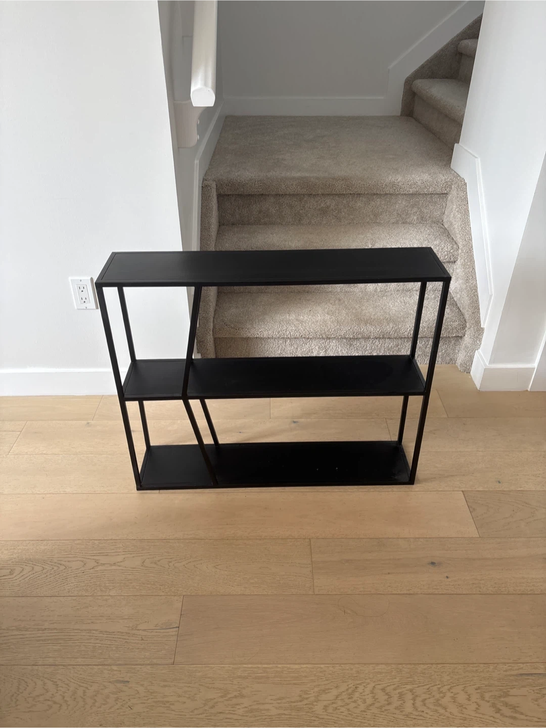Metal shelving unit