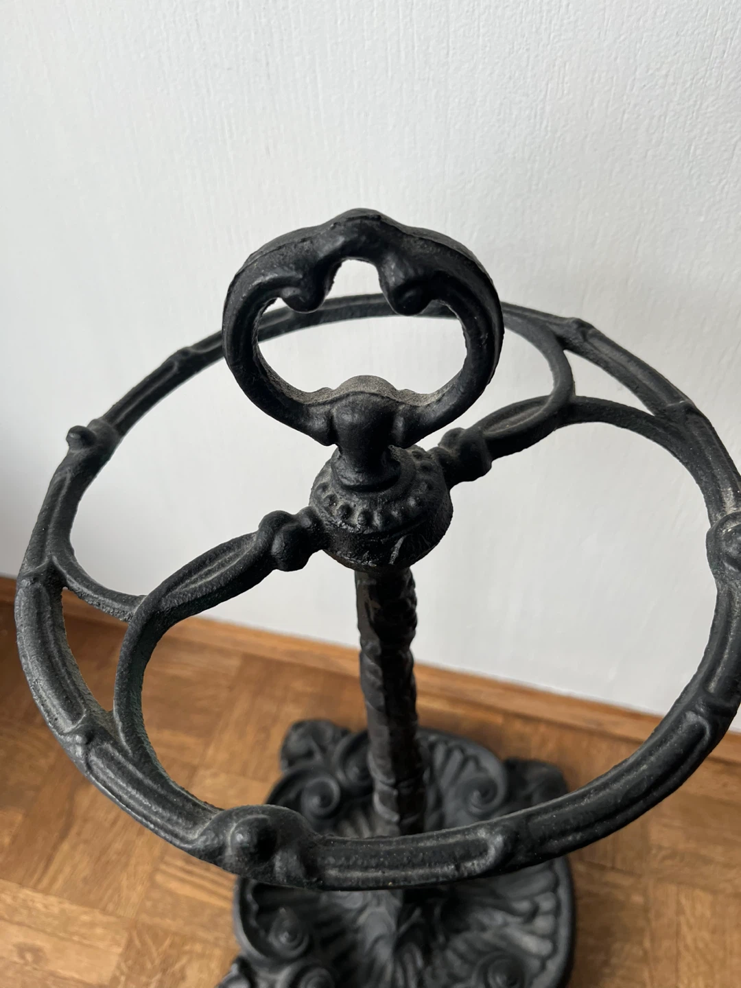 Vintage Ornate Cast Iron Umbrella Stand - photo 5