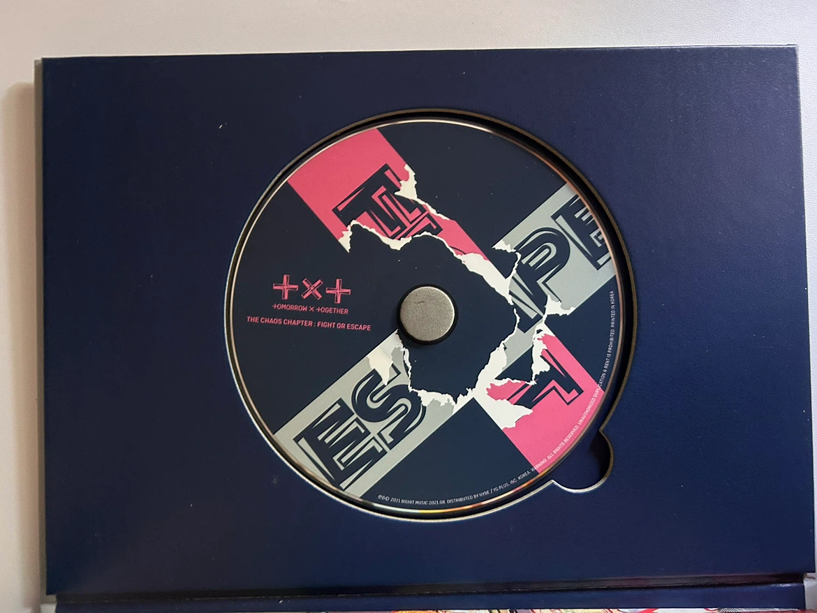 TOMORROW X TOGETHER THE CHAOS CHAPTER: FIGHT OR ESCAPE Album - photo 3
