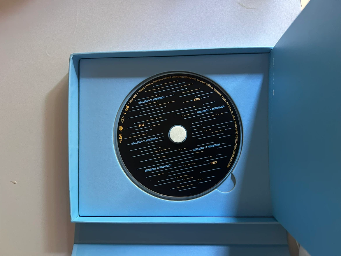 TXT The Dream Chapter: STAR CD Album - photo 3