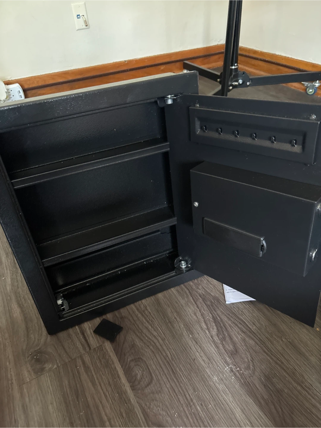 Electronic Wall Safe - photo 2