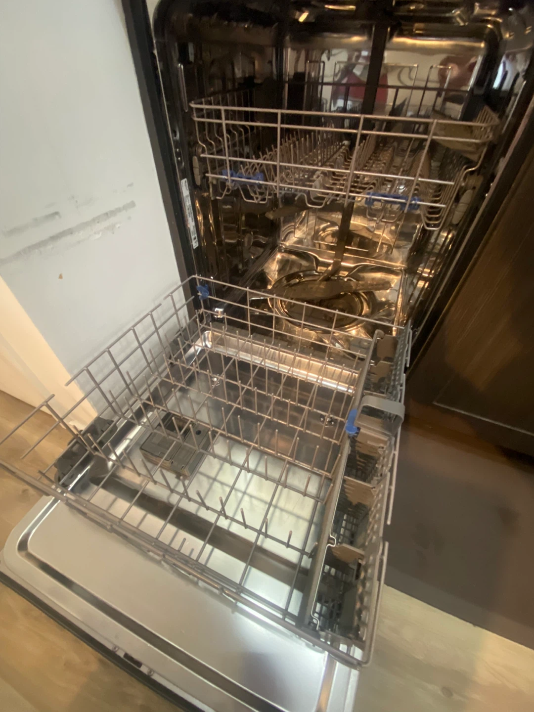 Whirlpool stainless steel dishwasher in good condition. - photo 4