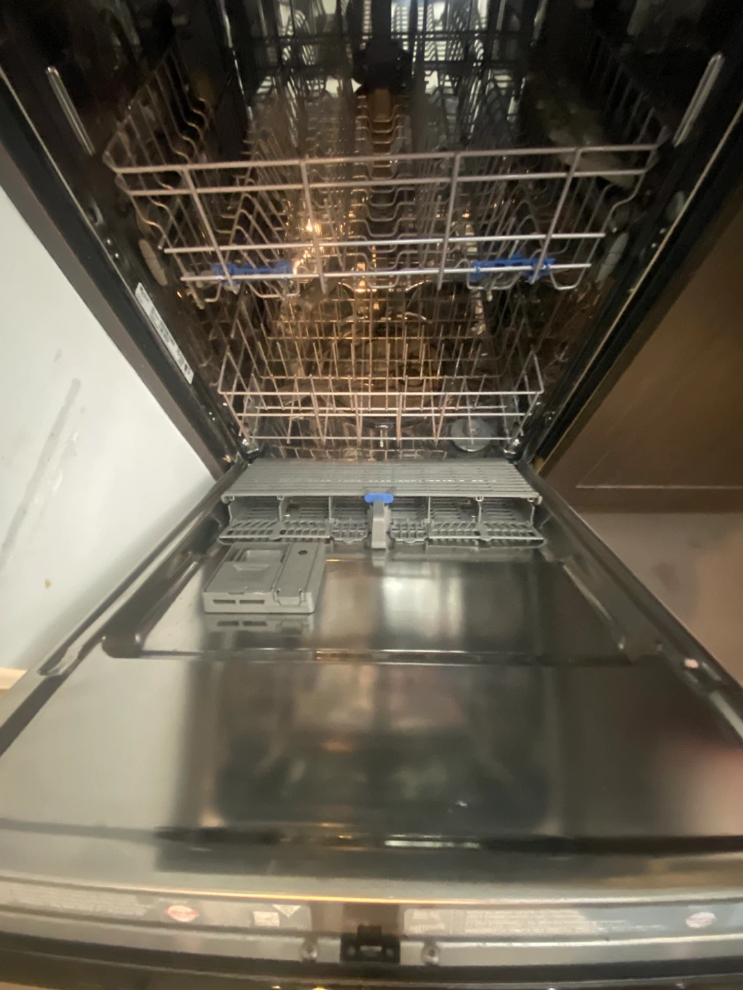 Whirlpool stainless steel dishwasher in good condition. - photo 5