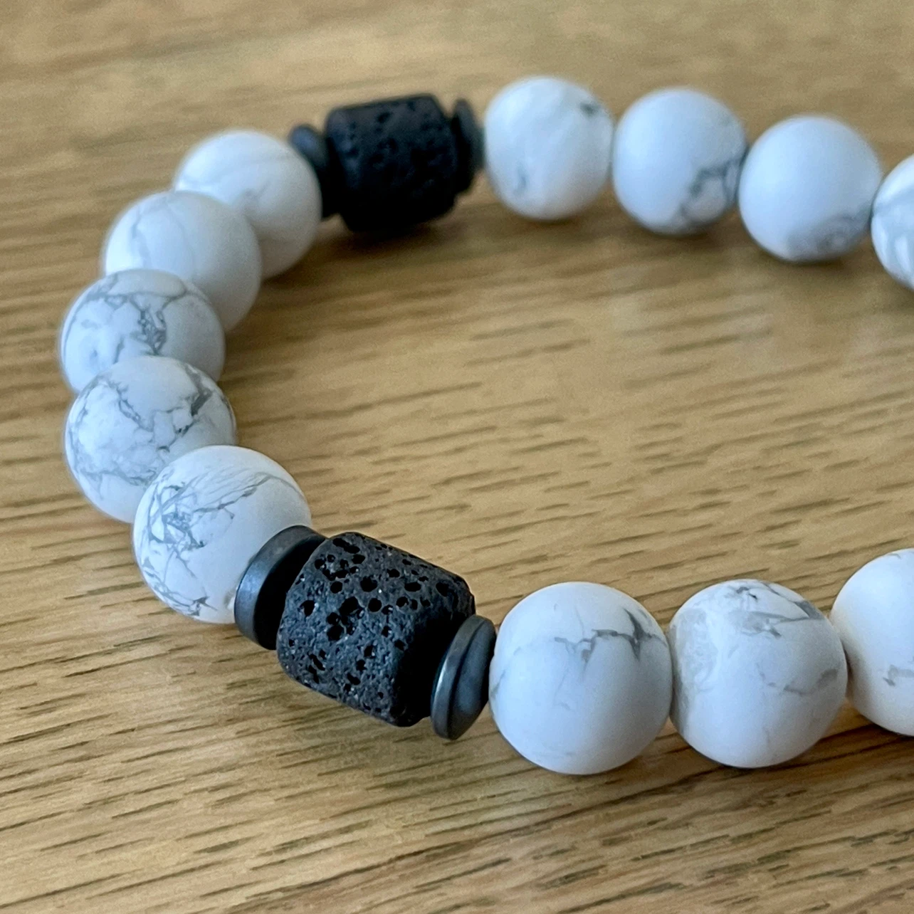 Large size Howlite & Lava rock bracelet (12mm)