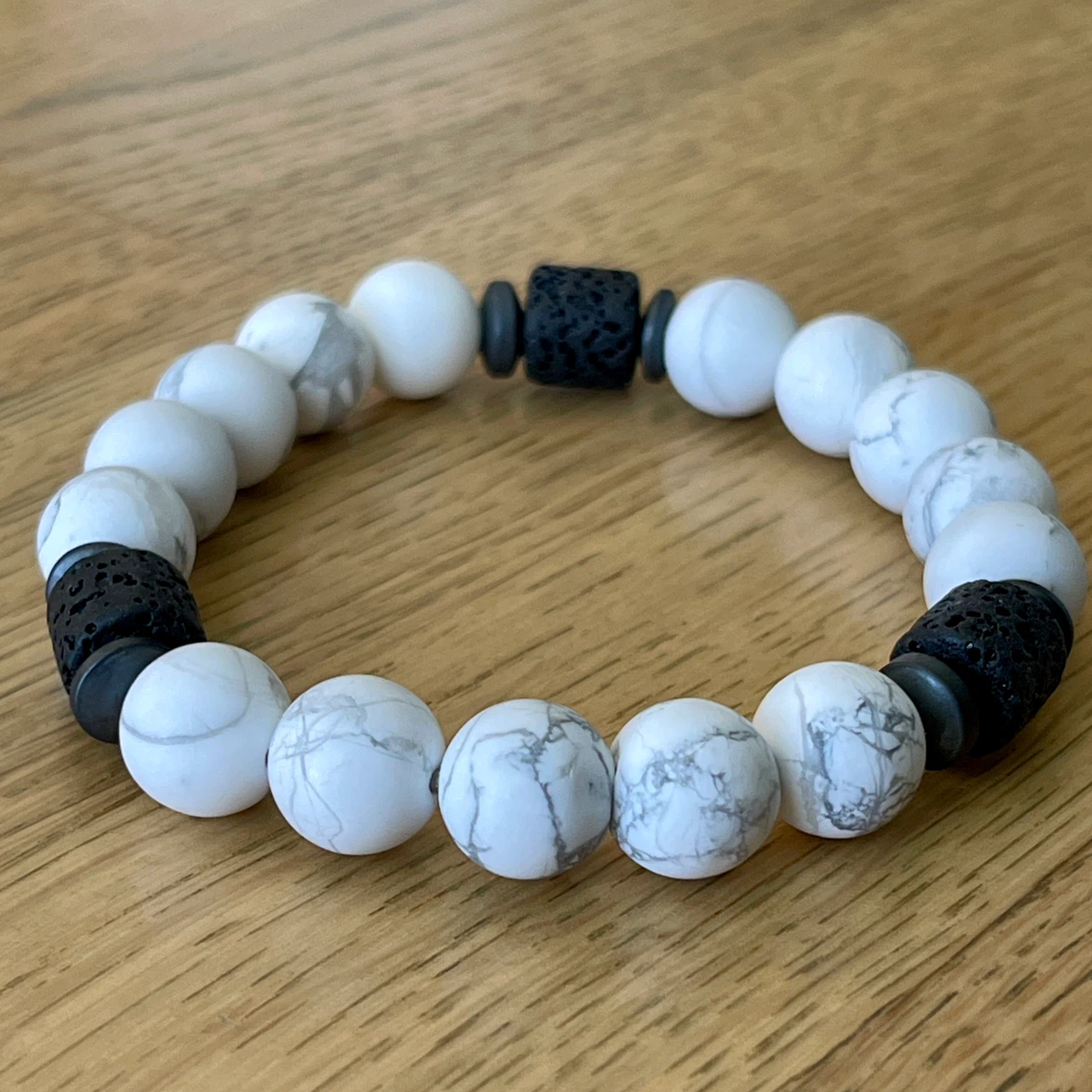 Large size Howlite & Lava rock bracelet (12mm) - photo 2