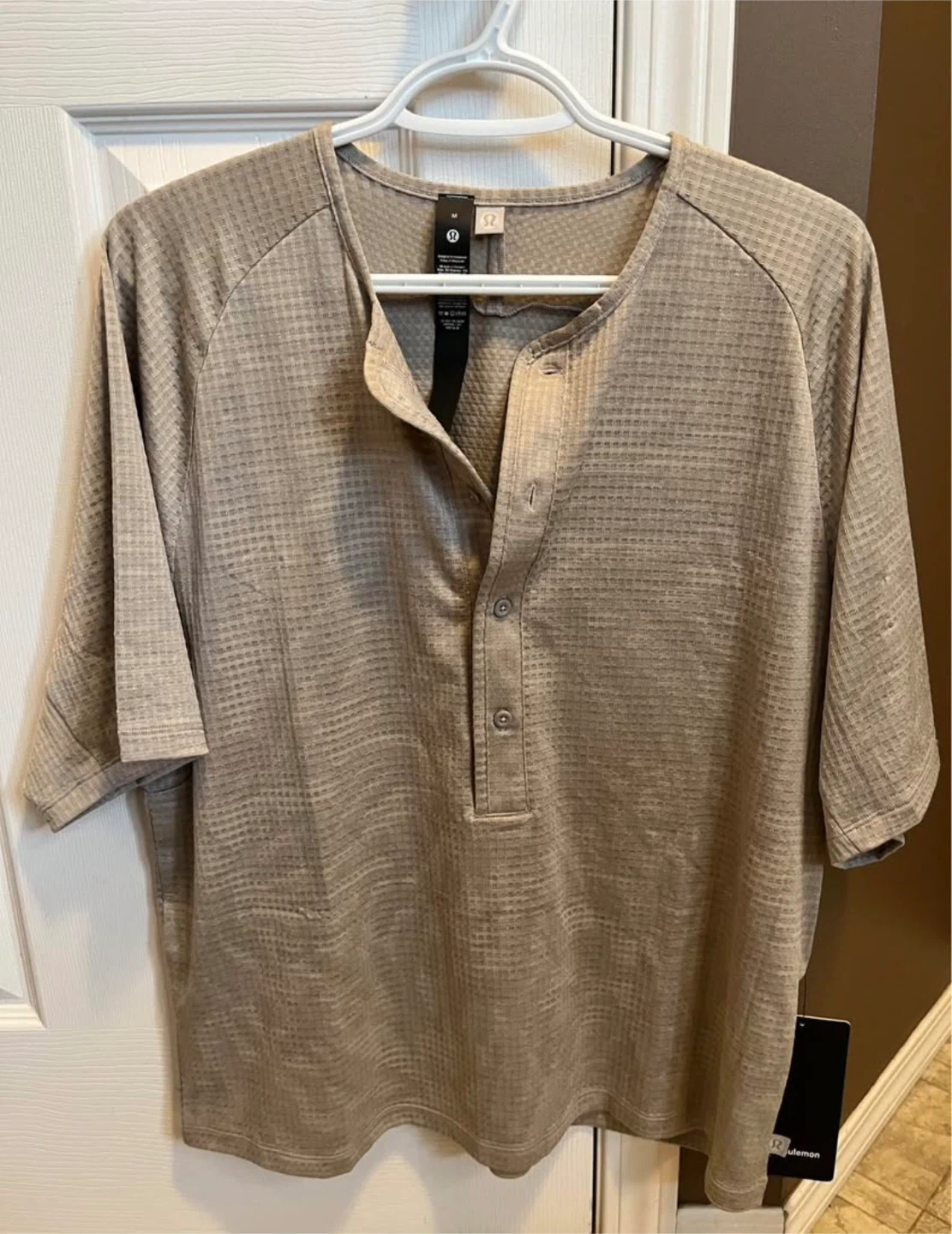 Lululemon Men's Textured-Grid Short-Sleeve Henley Shirt Medium