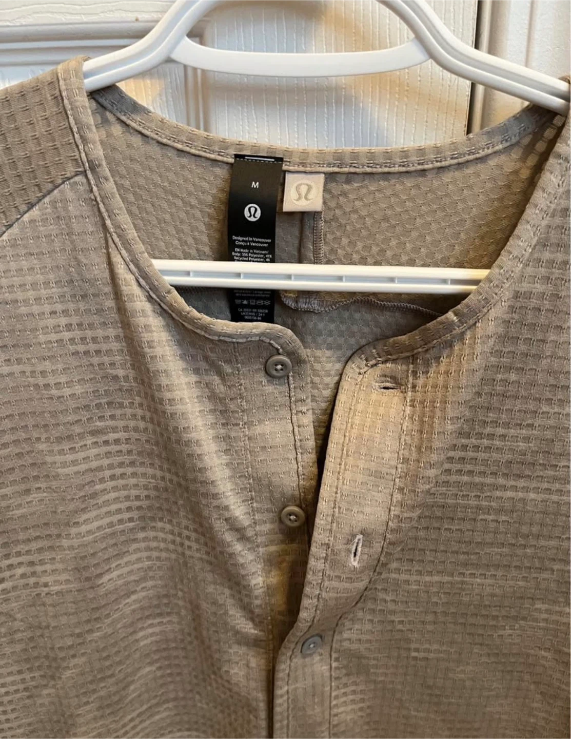 Lululemon Men's Textured-Grid Short-Sleeve Henley Shirt Medium - photo 2