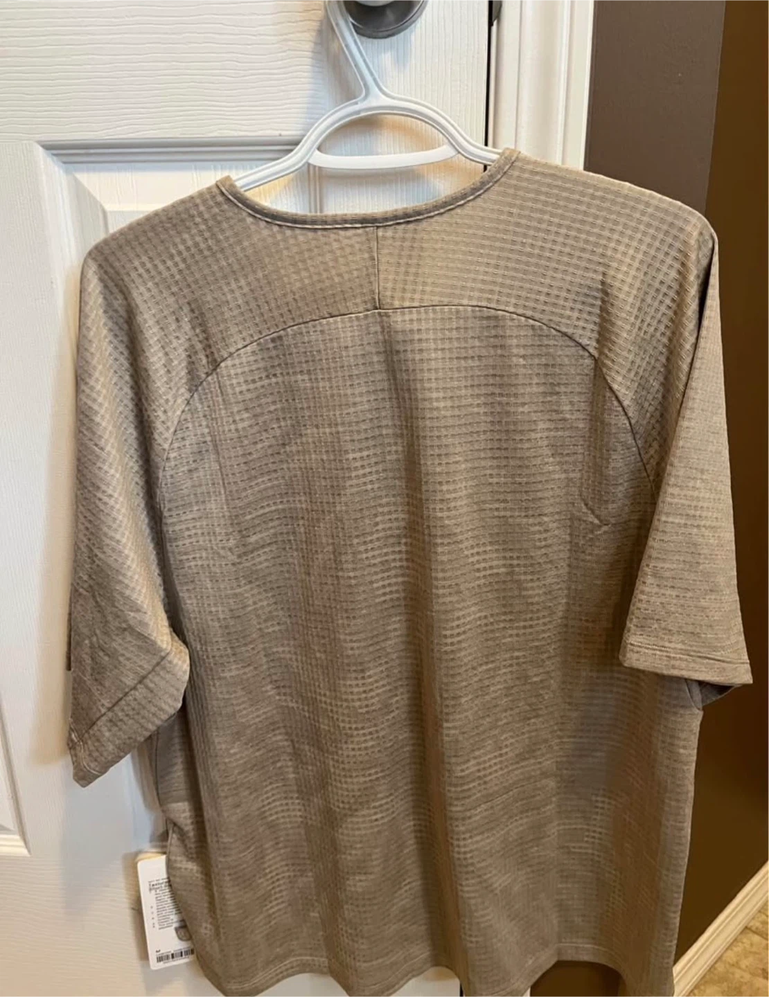 Lululemon Men's Textured-Grid Short-Sleeve Henley Shirt Medium - photo 3