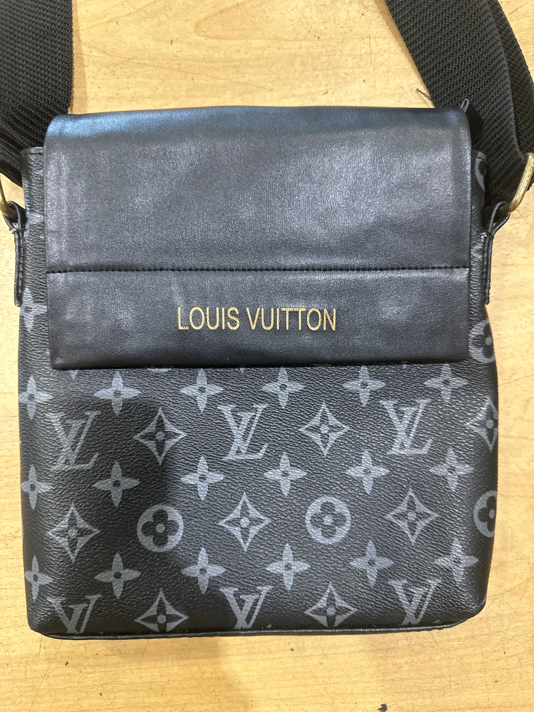 louis vuitton side bag - photo 2
