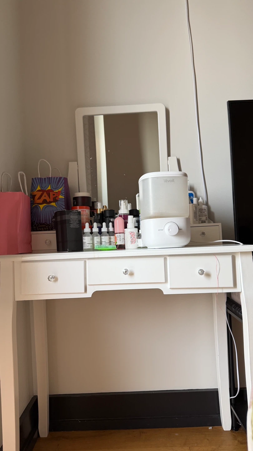 White vanity table with mirror