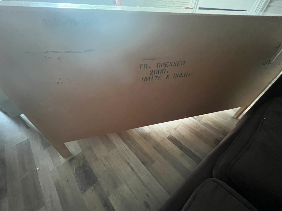 White & Gold Dresser - photo 3