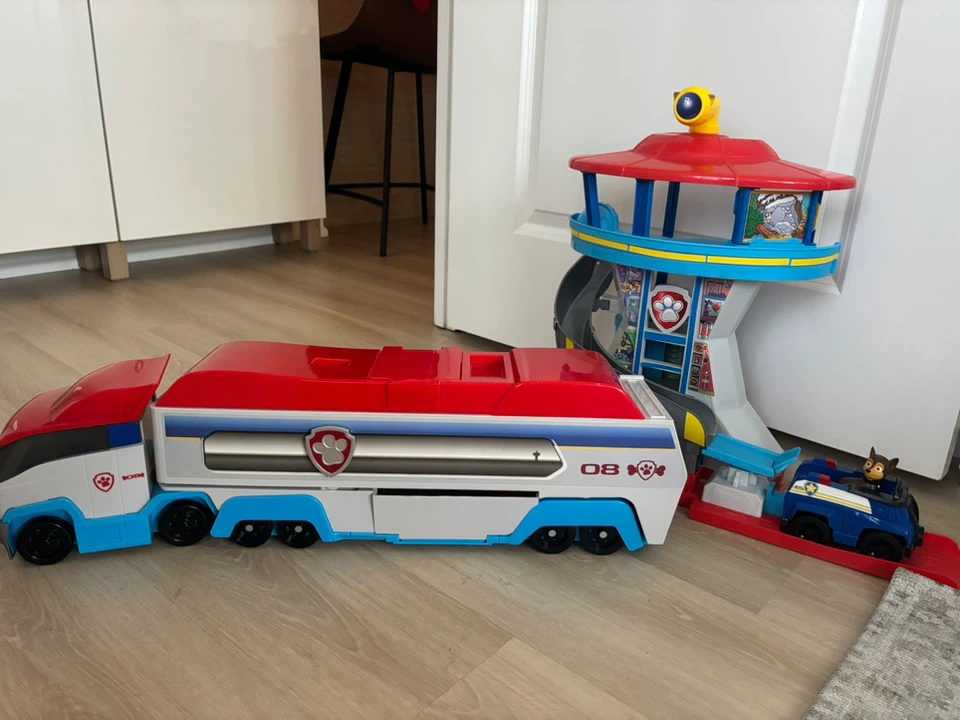 Paw Patrol Look Out Tower and Large Truck