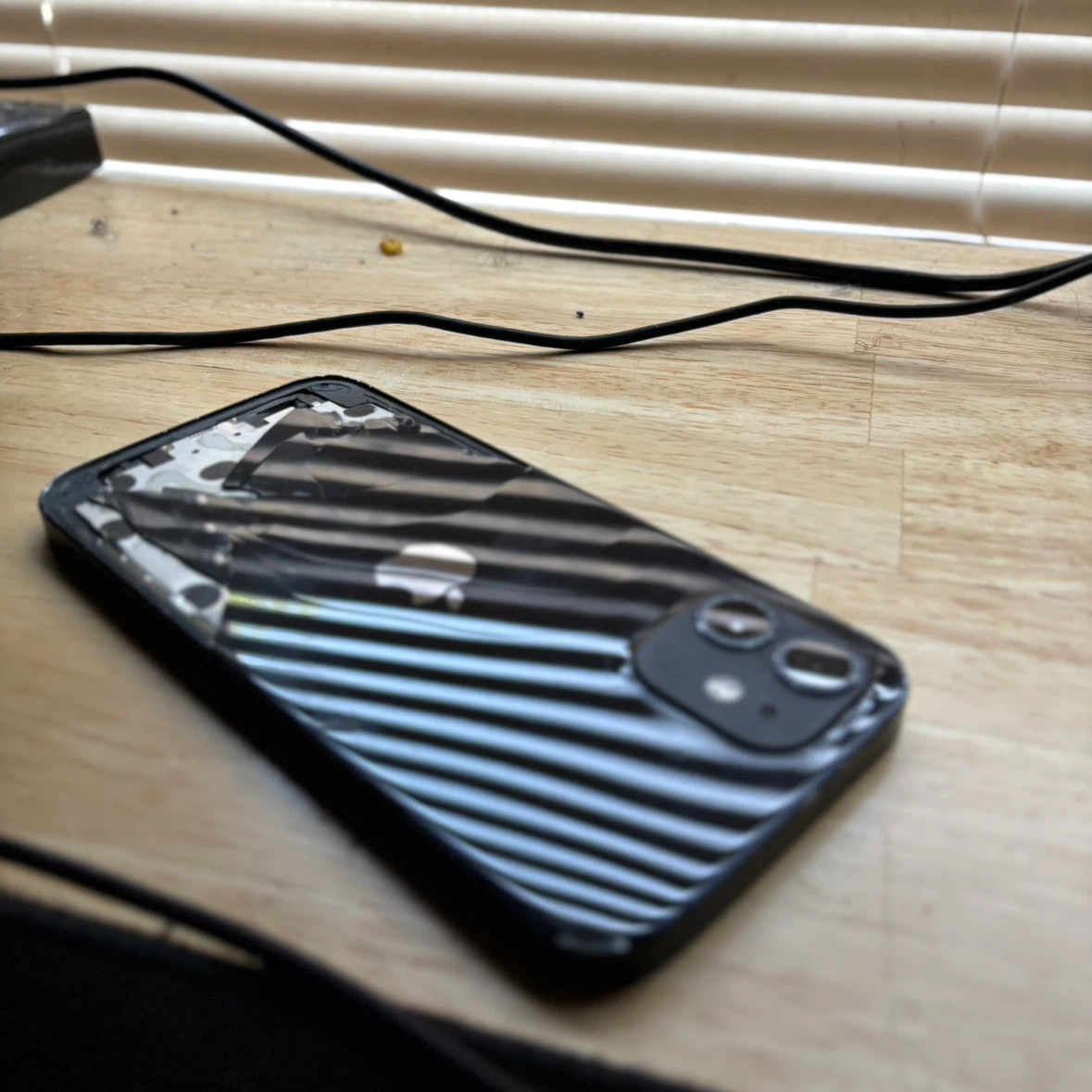 Apple iPhone 12 - Cracked Back Glass - photo 2