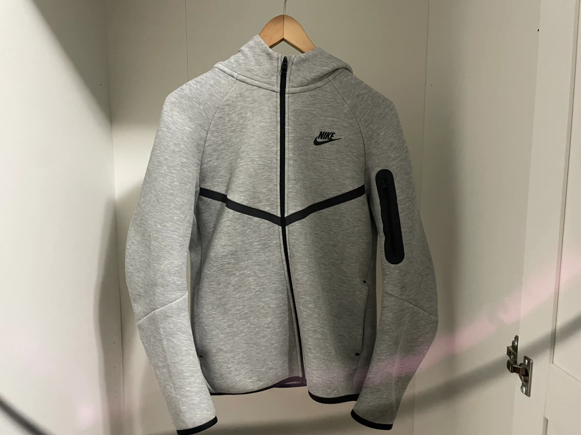 Grey Nike Tech Fleece