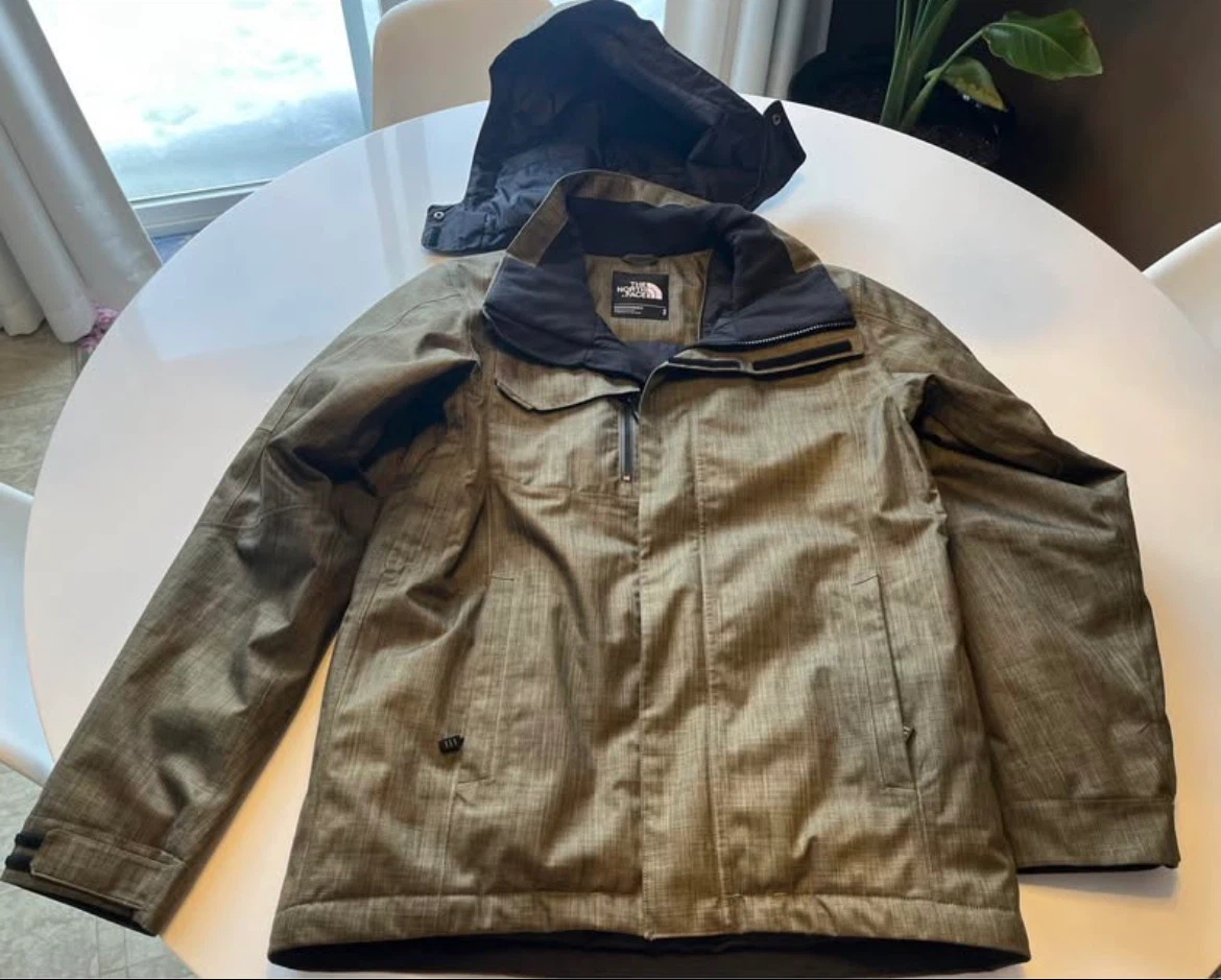 Men’s North Face Winter Coat Size Small - photo 4