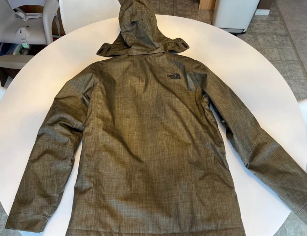 Men’s North Face Winter Coat Size Small - photo 5