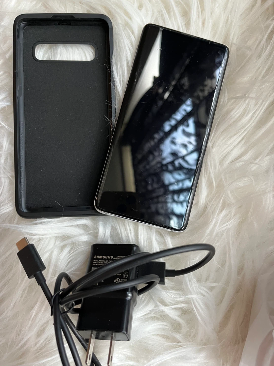 Samsung Galaxy S10 Smartphone with Charger and Case - photo 2