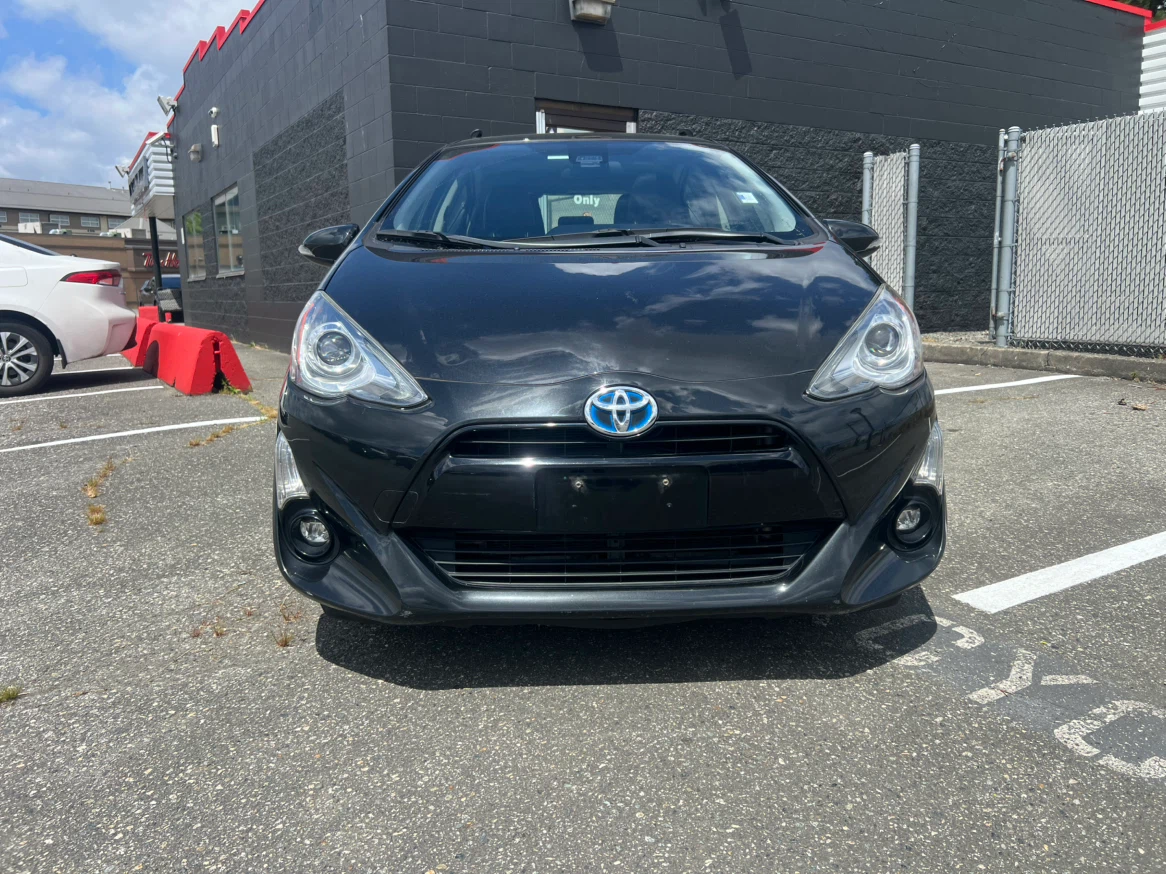 2016 Toyota Prius c Technology