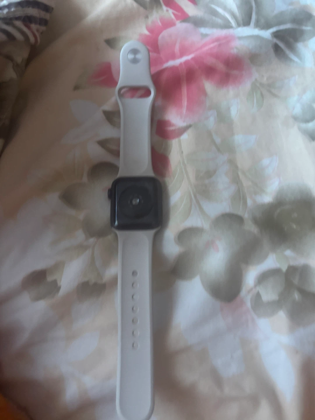 Apple Watch with Light  Gray Band apple watch se 1 gen 40 mm gps - photo 2