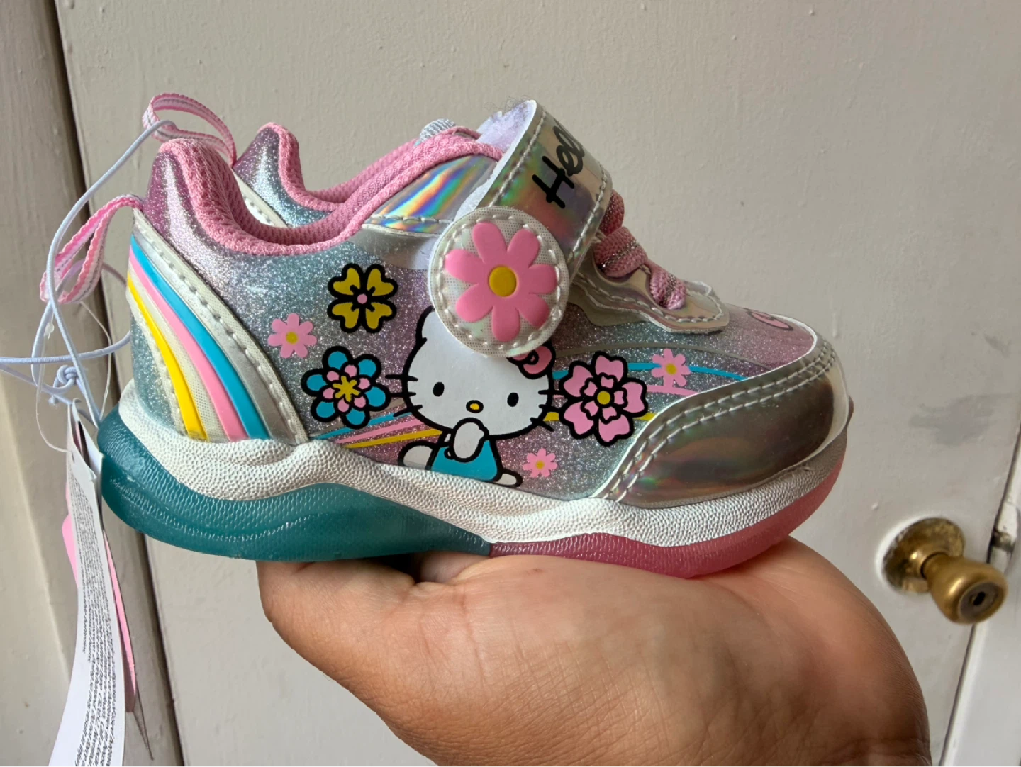 New light up hello kitty shoes baby size 6 - photo 3