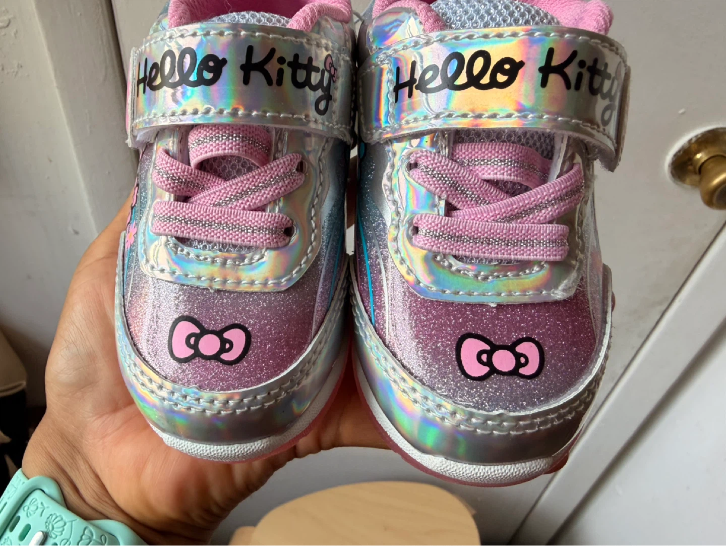 New light up hello kitty shoes baby size 6 - photo 2