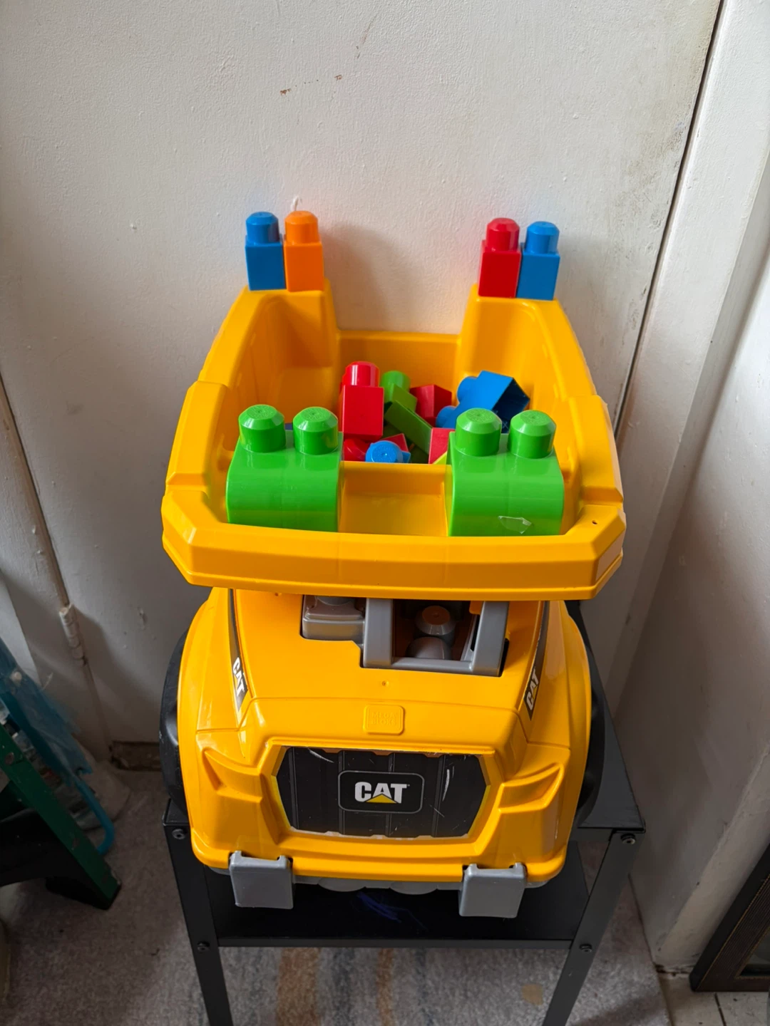 Building blocks(29 pieces) and truck