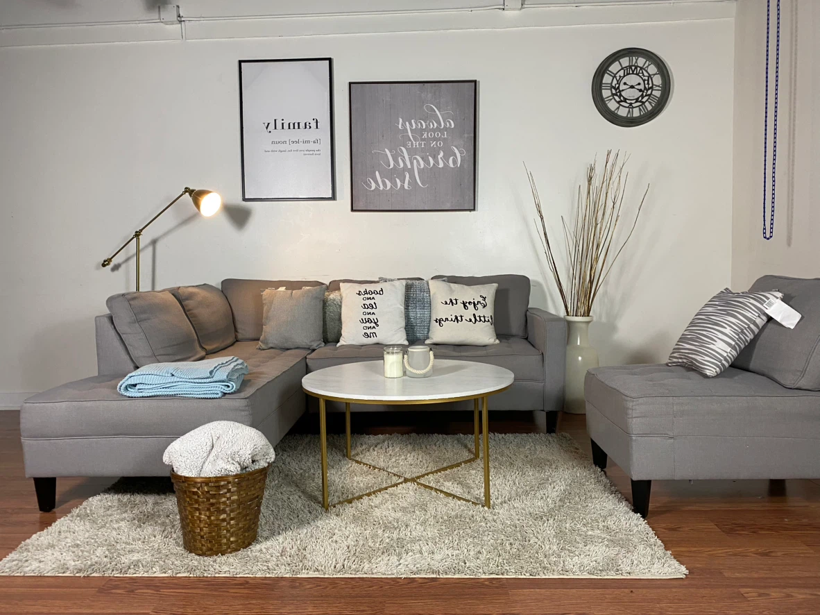 Nice sectional comes into 3 parts (We deliver) - photo 5