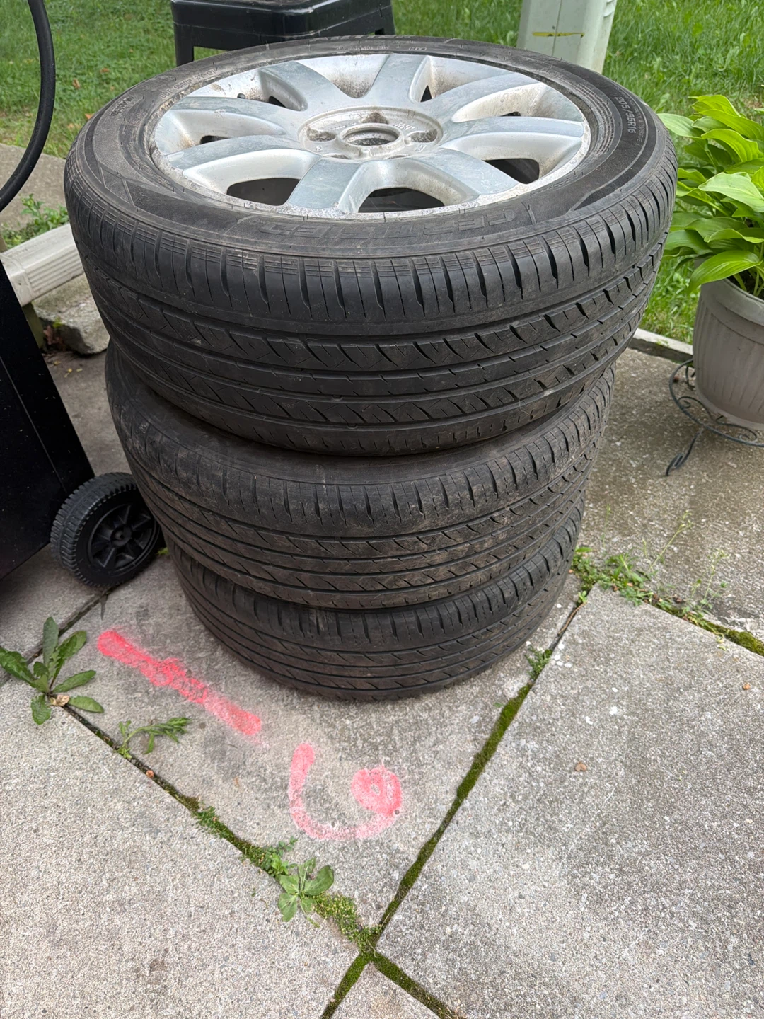 Volkswagen Alloy Wheel with Tire - photo 2