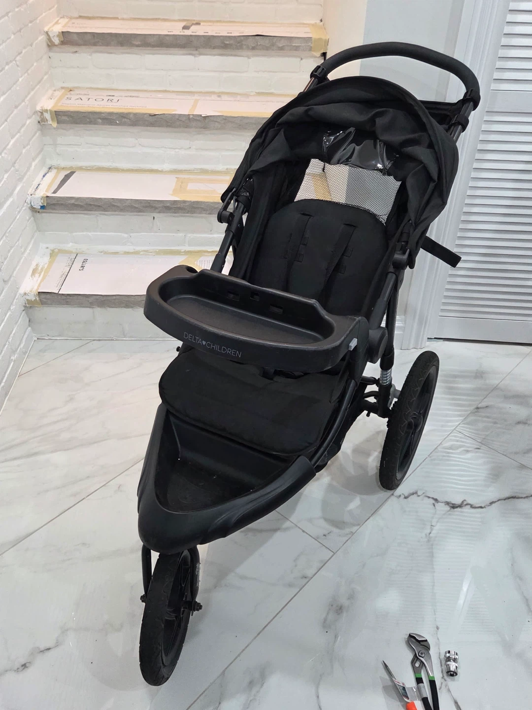 Delta Children Urban LX Jogging Stroller