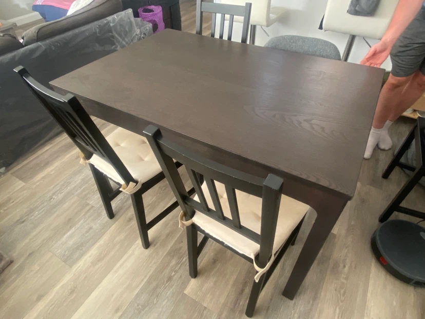 Expandable Dark Brown Dining Table with 4 Darkbrown Chairs