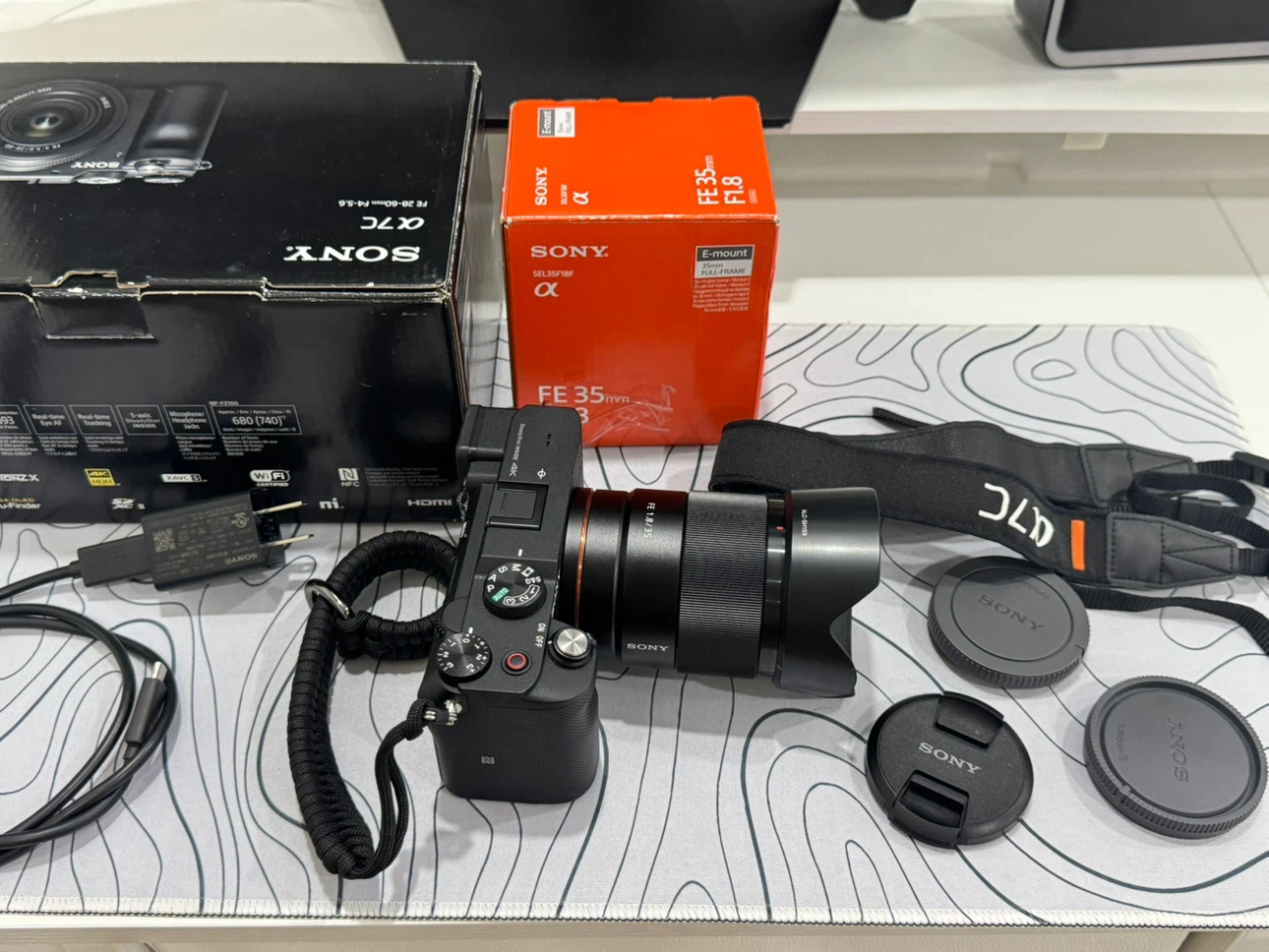 Sony A7C + FE 35mm f/1.8 Lens (Almost Brand New) - photo 2