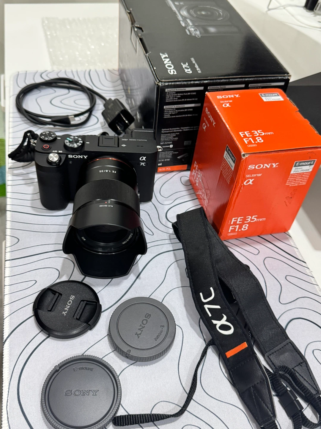 Sony A7C + FE 35mm f/1.8 Lens (Almost Brand New)