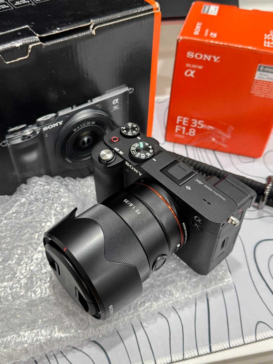 Sony A7C + FE 35mm f/1.8 Lens (Almost Brand New) - photo 4