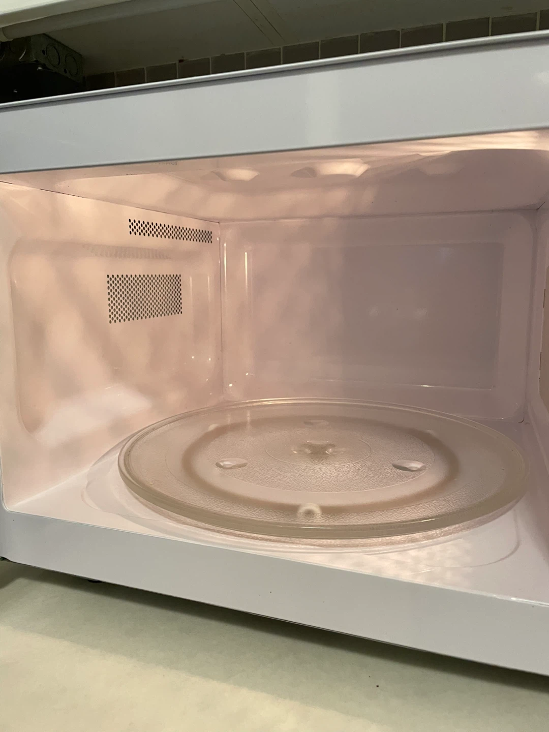 Hamilton Beach Microwave Oven - photo 2