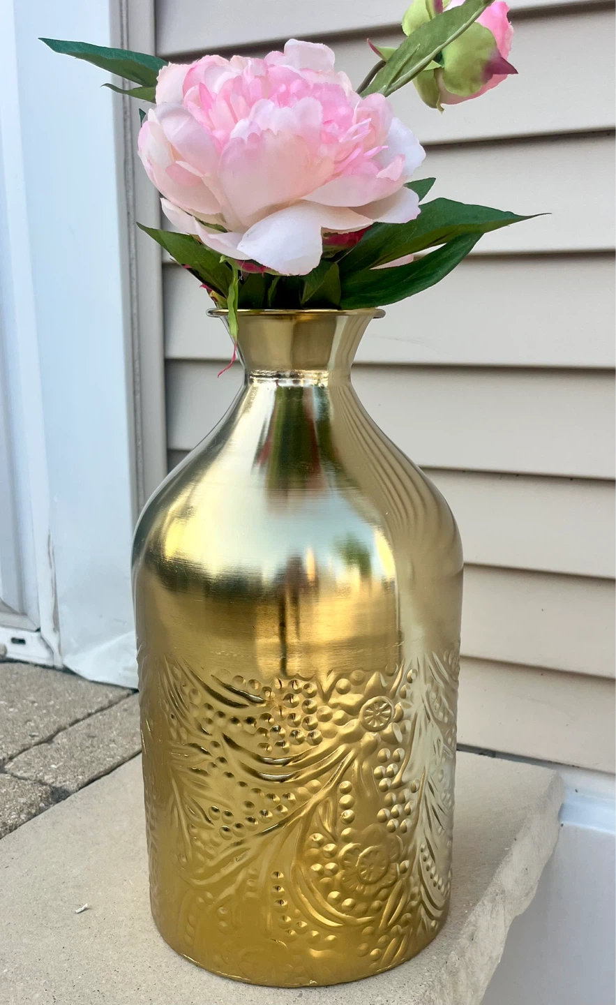 BEAUTIFUL GOLD VASE