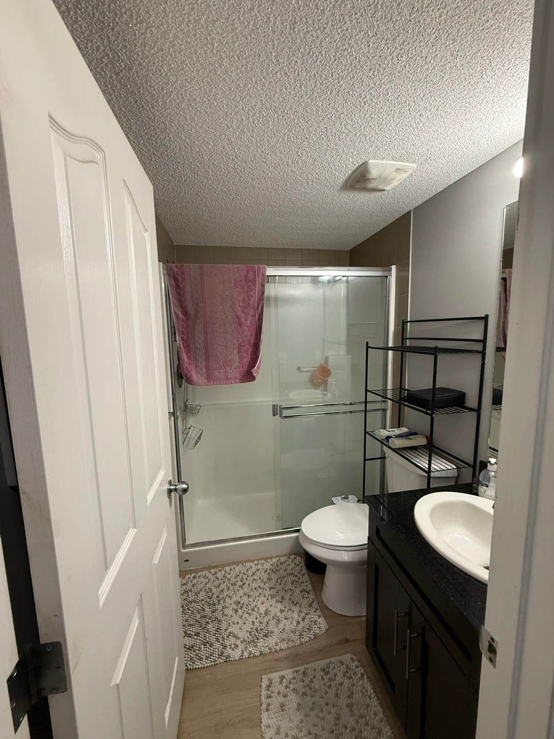 Shared Room for Rent (female) - photo 3
