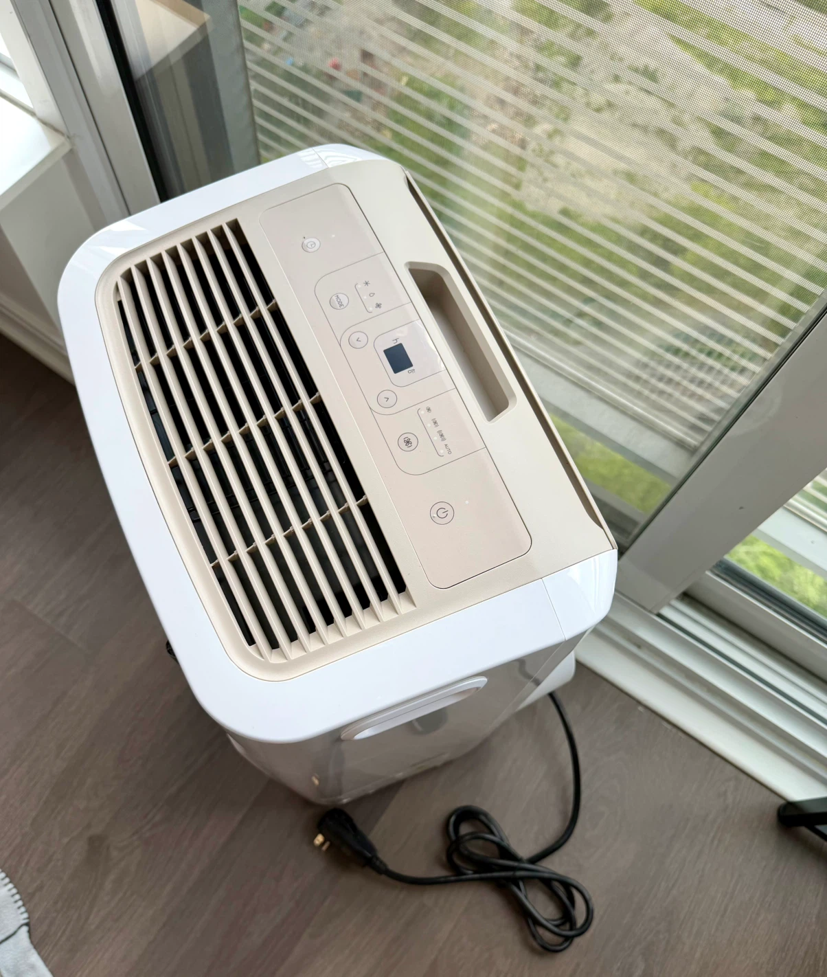 DeLonghi Pinguino Portable Air Conditioner - photo 2
