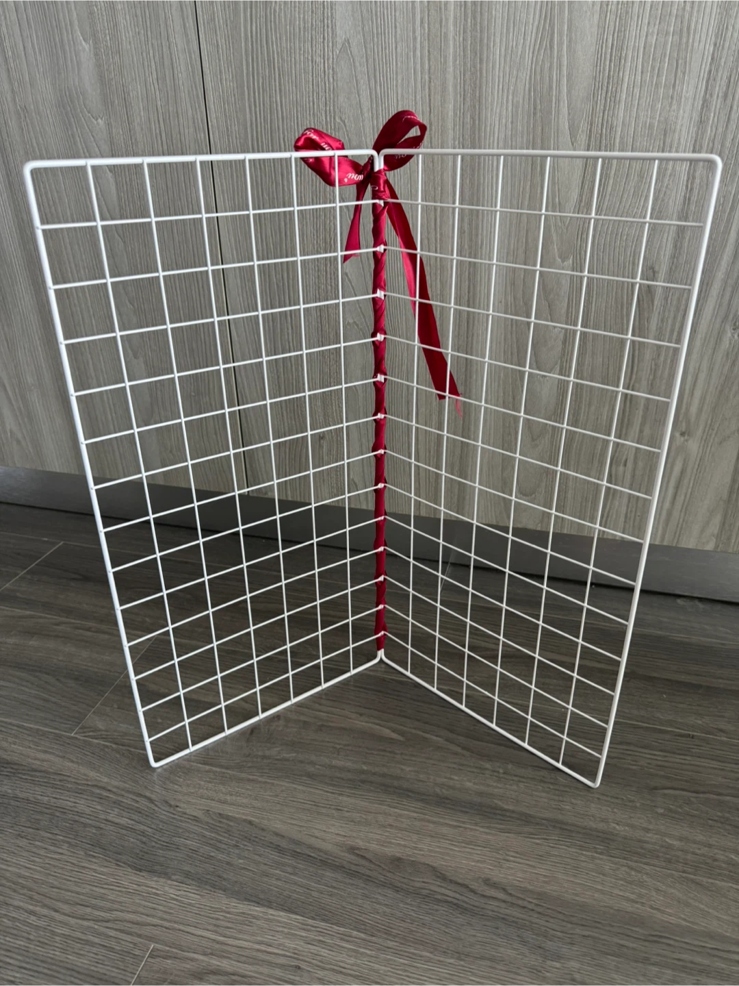 Moving sales- must go White Wire Grid Display Rack 2pcs