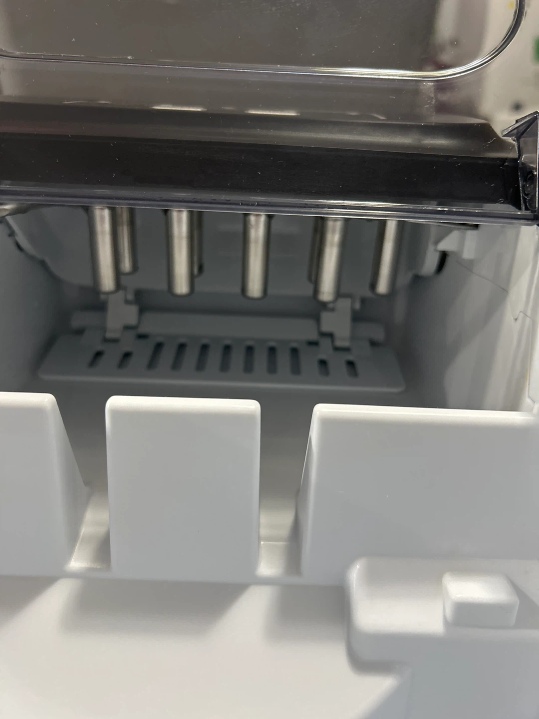 Frigidaire Ice Maker - photo 3