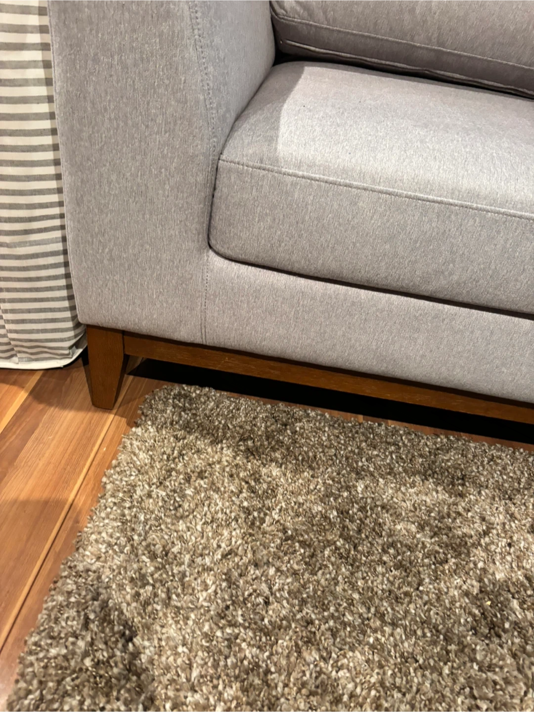 Upholstered couch - photo 4
