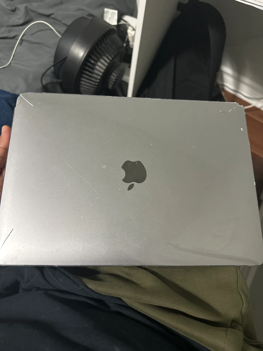 MacBook 13