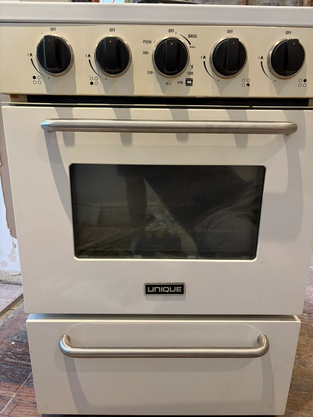 UNIQUE White Gas Range with Oven
