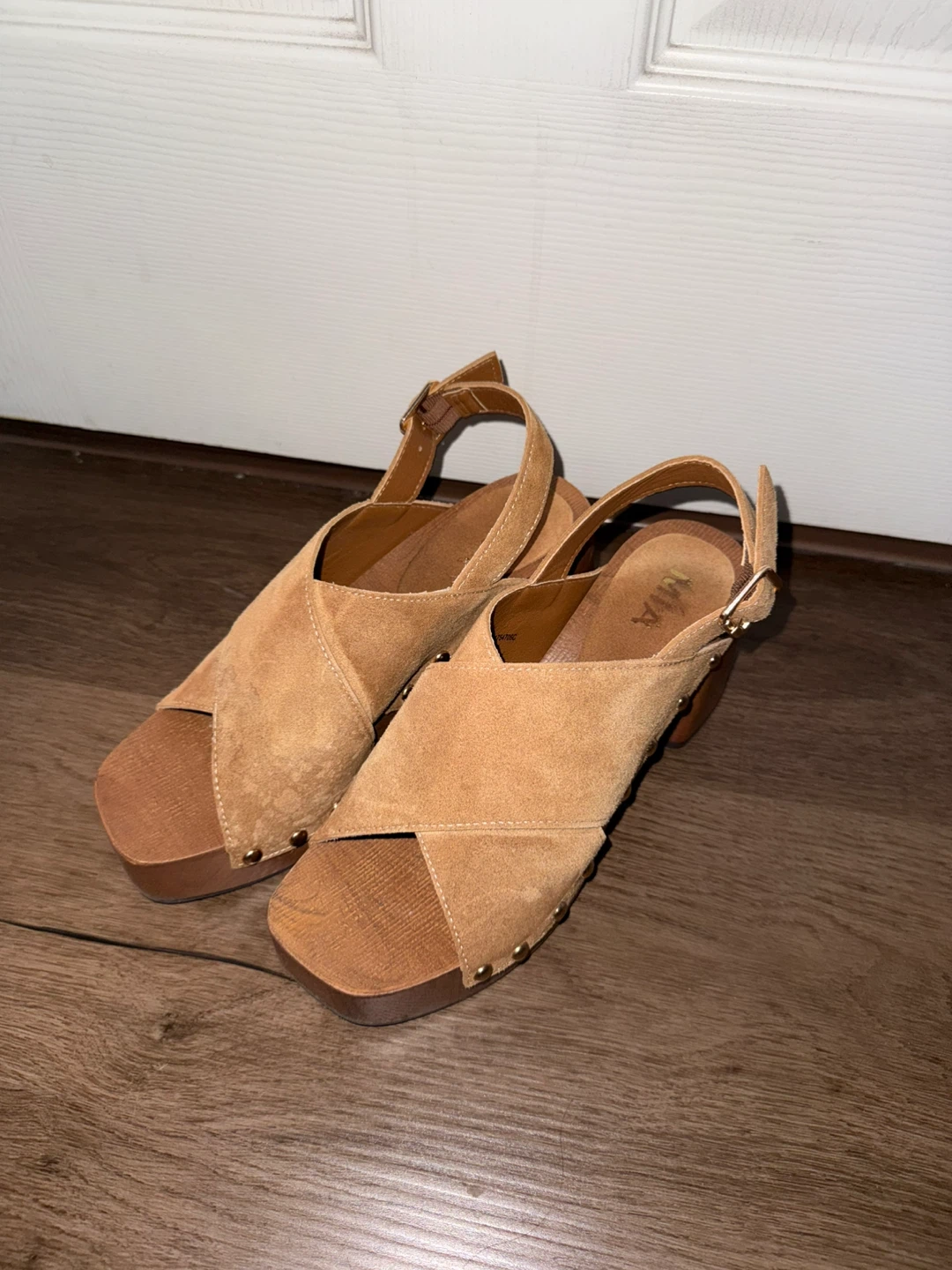 MIA Tan Suede Clog Sandals Size 9&free give away beauty product