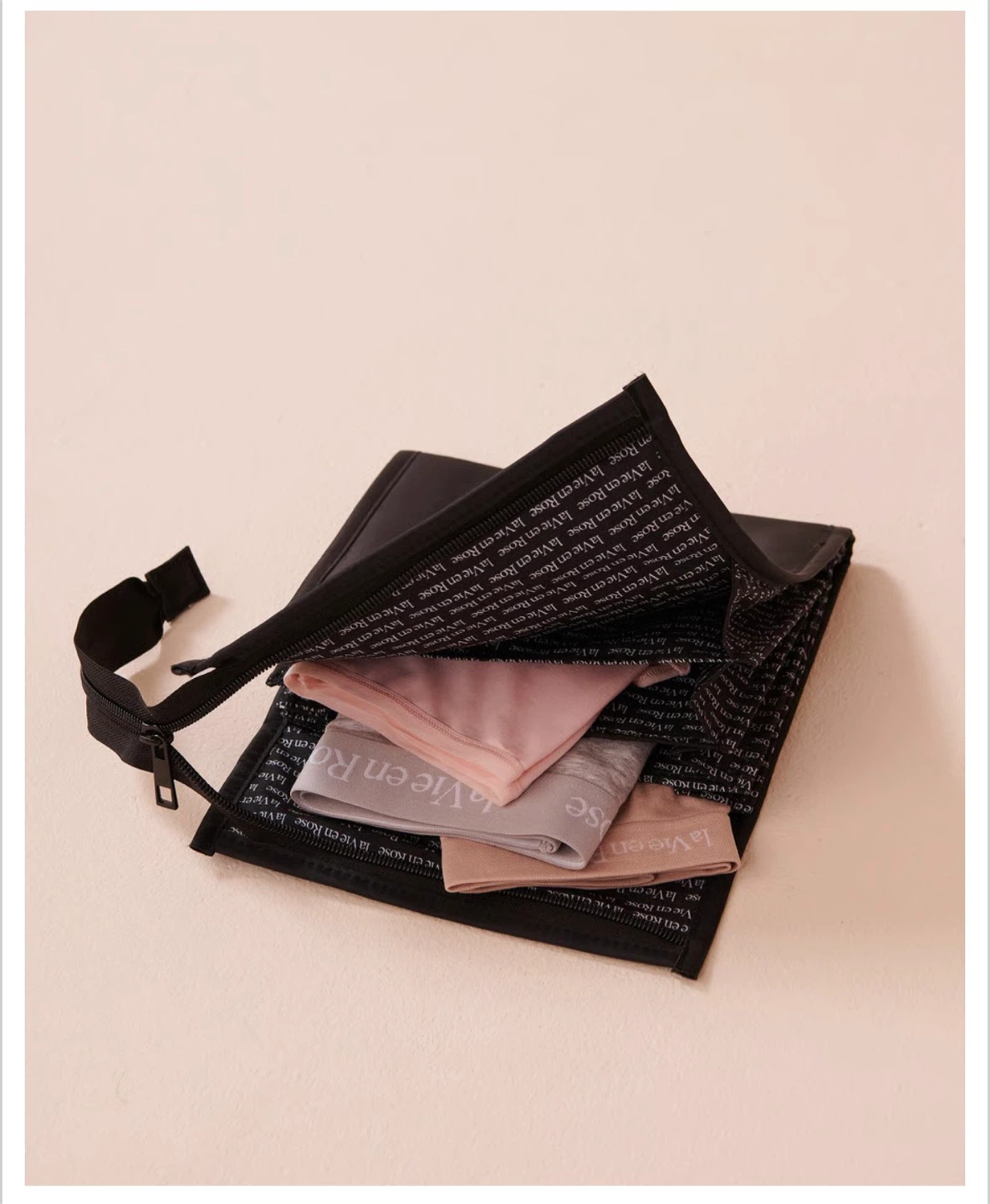 La Vie en Rose Travel Organizer Pouch - photo 3