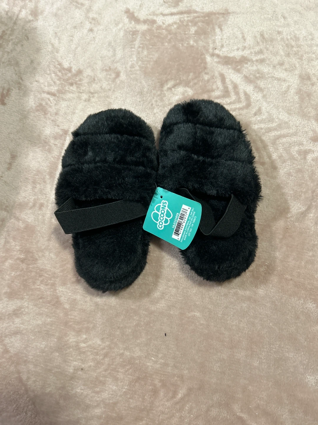 COCOONUS Black Fuzzy Slippers