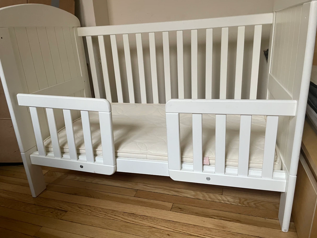 White Convertible Crib with Toddler Rail - photo 4