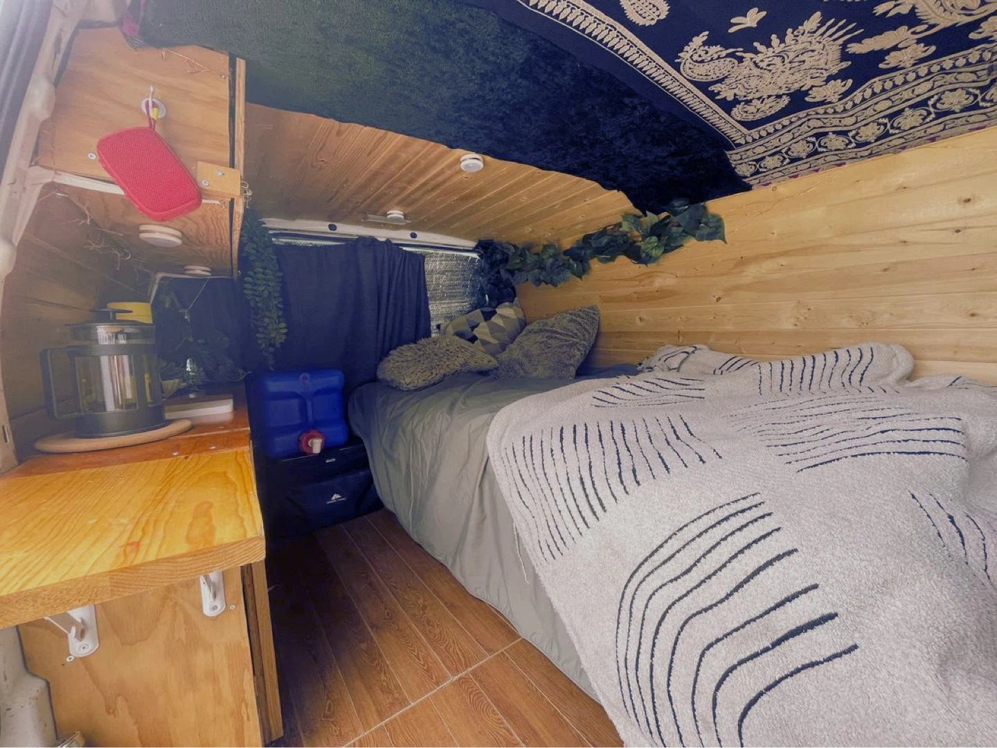 2004 GMC Safari - Short style - Clean camper build - photo 3