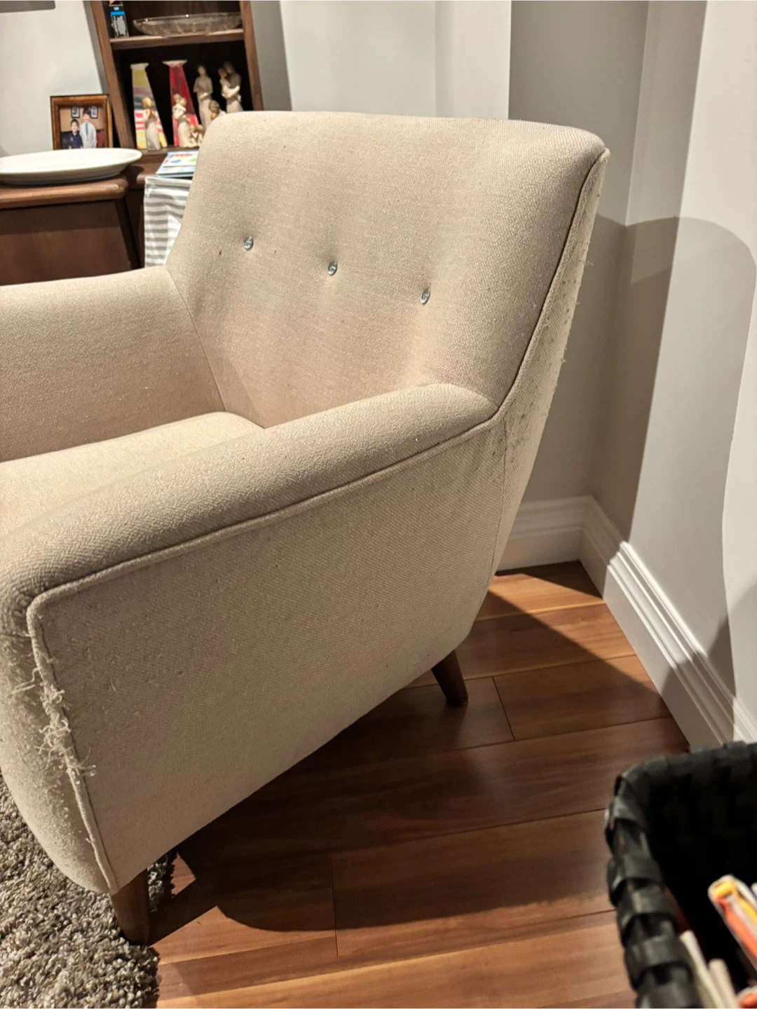 Selling 2 arm Chairs . Great upholstery project. - photo 2